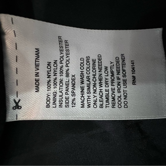 Reebok Asymetrical High Neck Puffer Vest in Black insulated zip pockets Medium - Picture 9 of 9